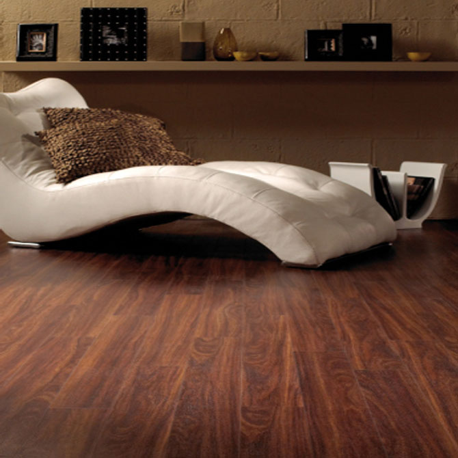 kvalitní dřevěná podlaha